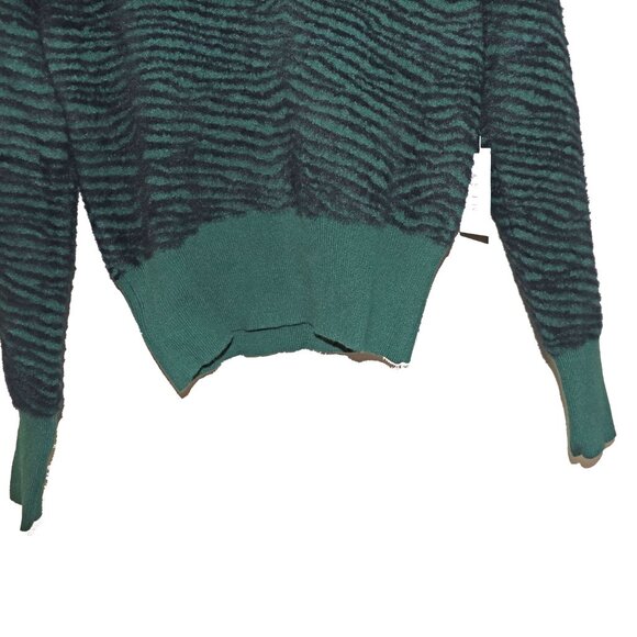 🔴 LAST CHANCE 🔴  ASTR Green Tiger Stripe Soft V-neck Sweater NWT - Picture 5 of 5